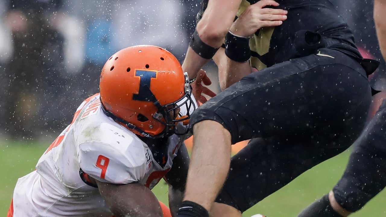 Purdue sticks with Plummer as starting QB vs Huskers